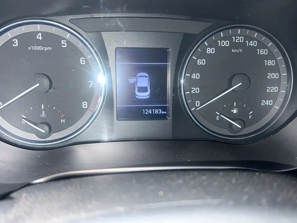 Hyundai Mistra — фото 11