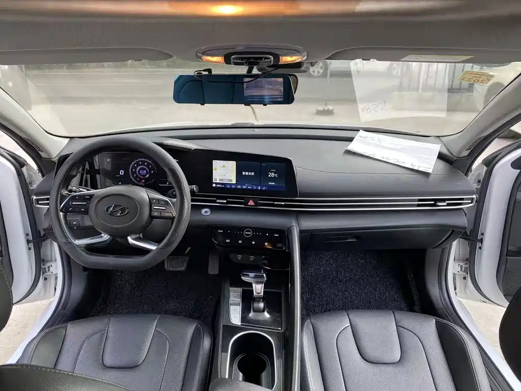 Hyundai Elantra — фото 13