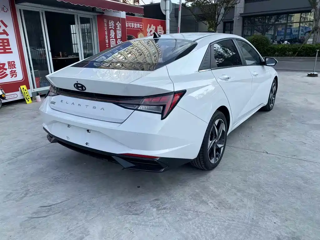 Hyundai Elantra — фото 3
