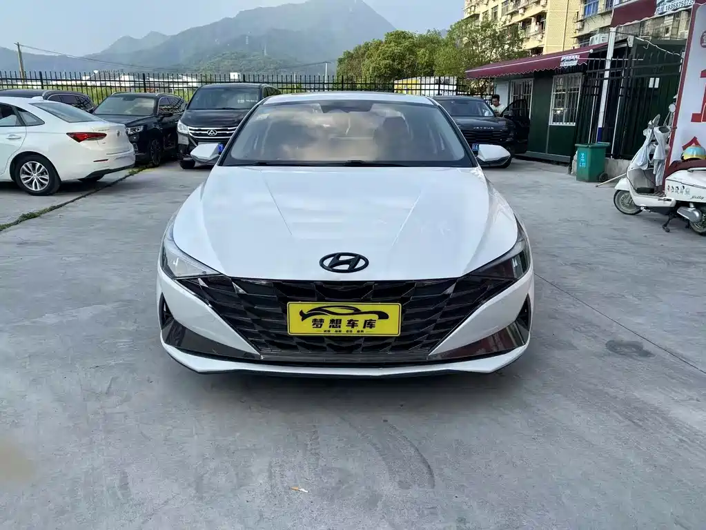 Hyundai Elantra — фото 5