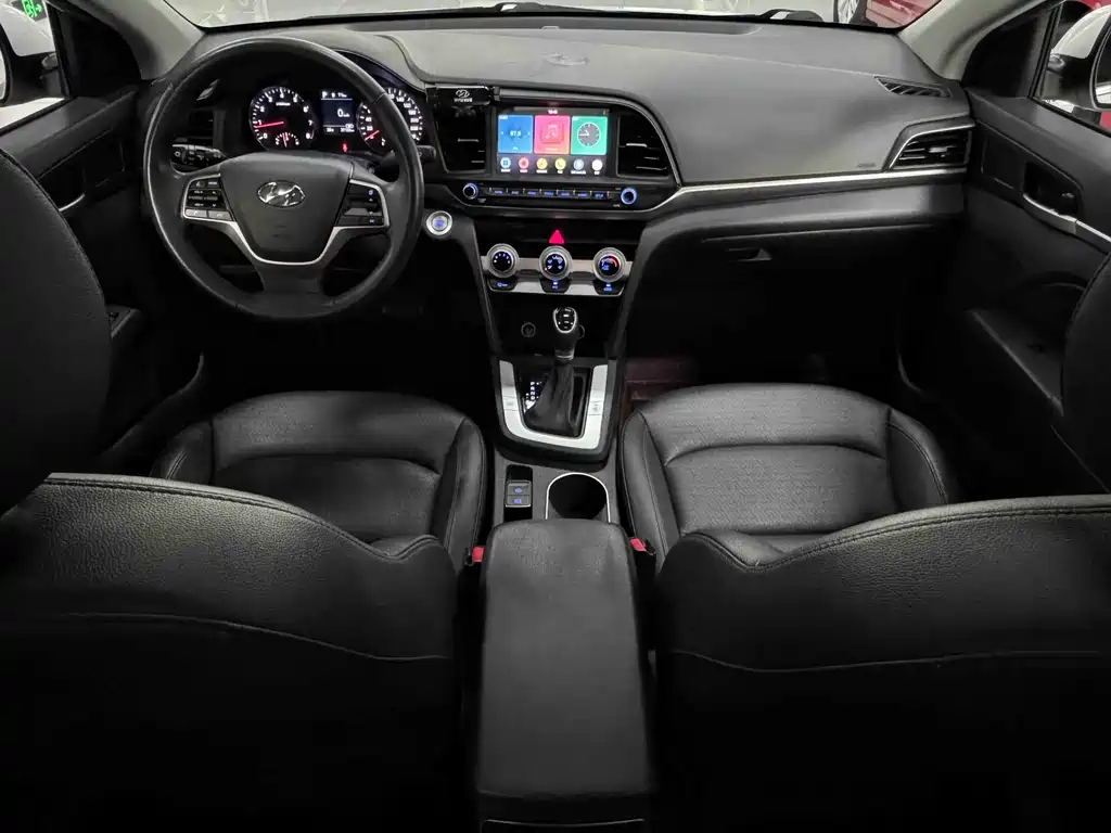 Hyundai Elantra — фото 7