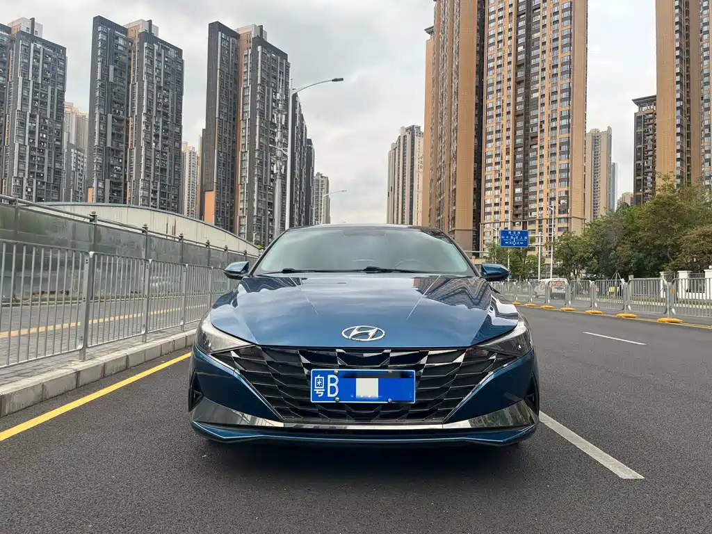 Hyundai Elantra — фото 2