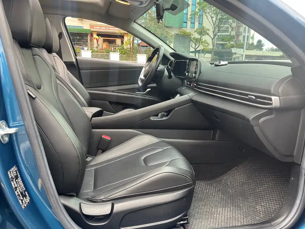 Hyundai Elantra — фото 11