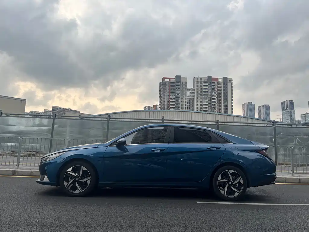 Hyundai Elantra — фото 3