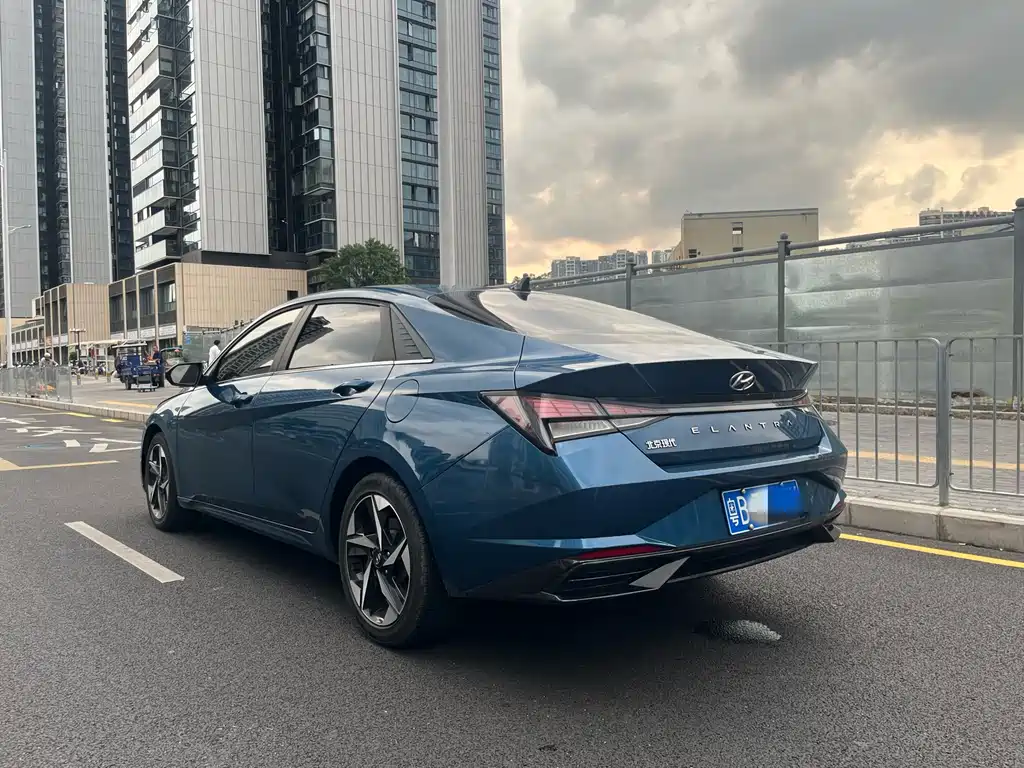 Hyundai Elantra — фото 4