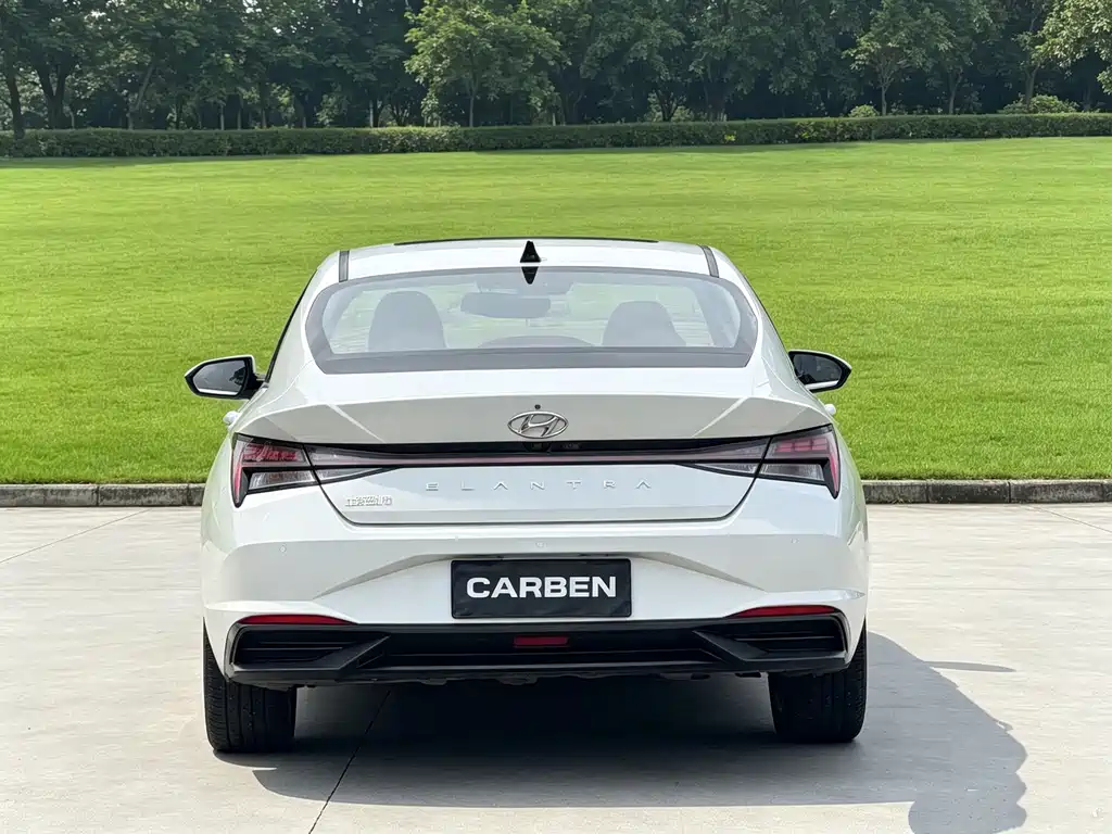 Hyundai Elantra — фото 18