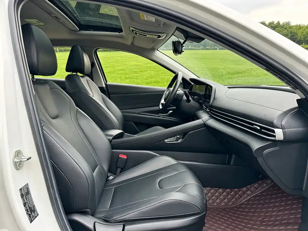Hyundai Elantra — фото 5