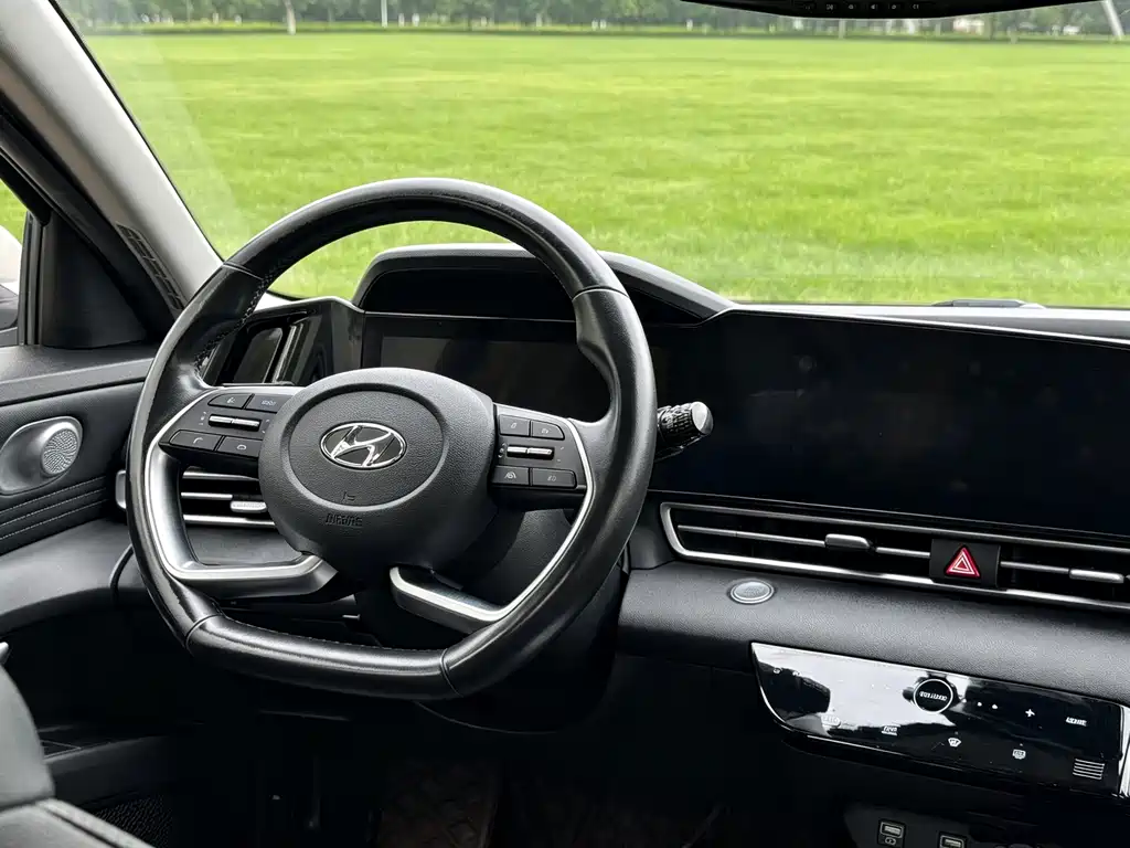 Hyundai Elantra — фото 9