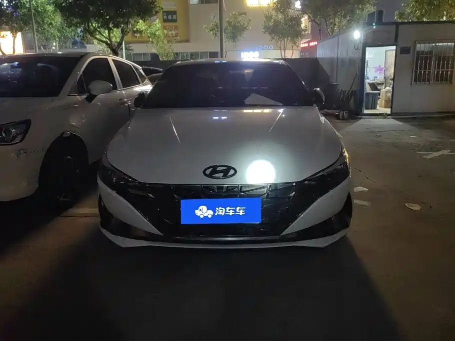 Hyundai Elantra — фото 2