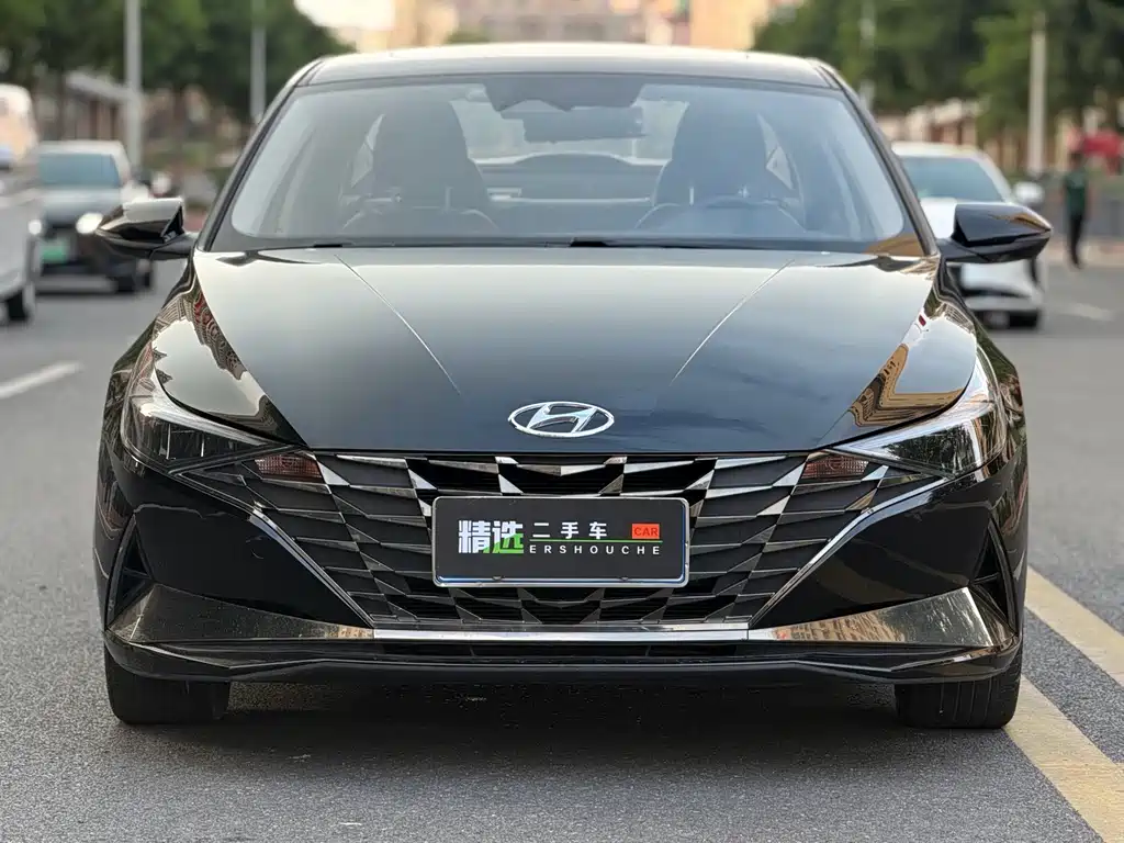 Hyundai Elantra — фото 2