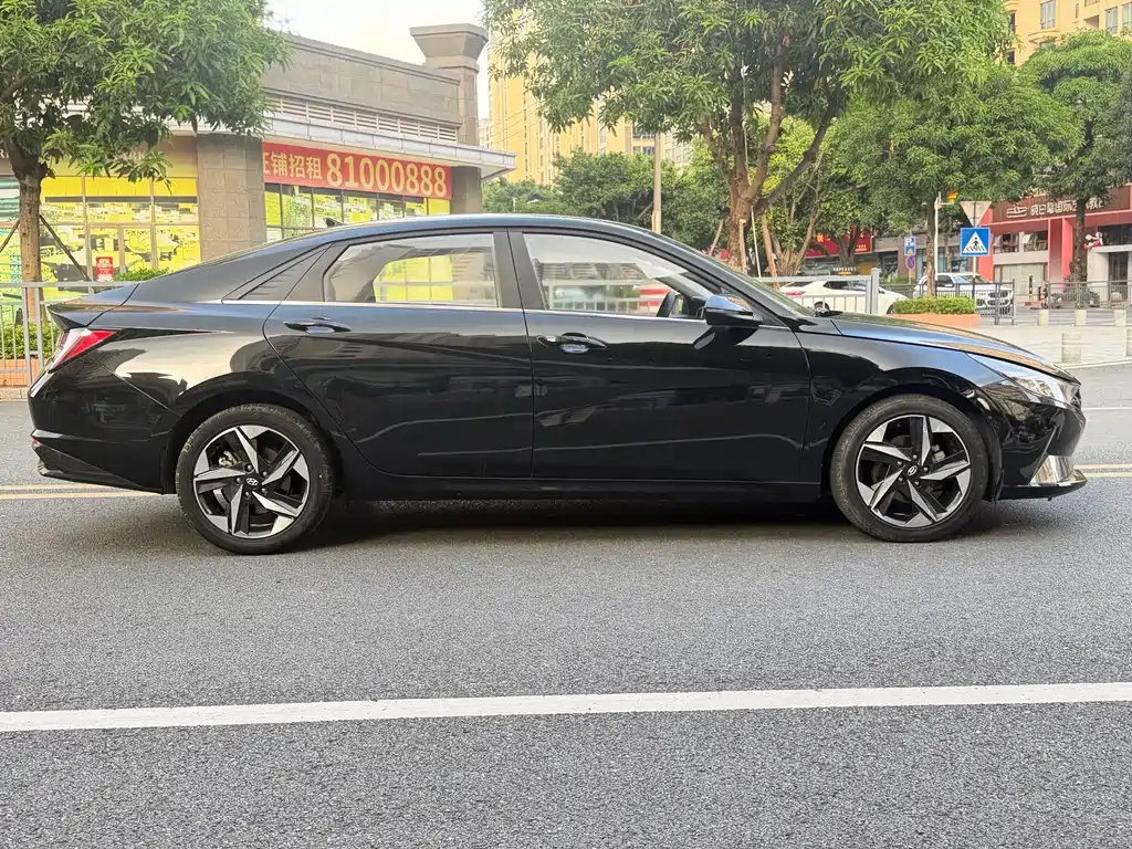 Hyundai Elantra — фото 11