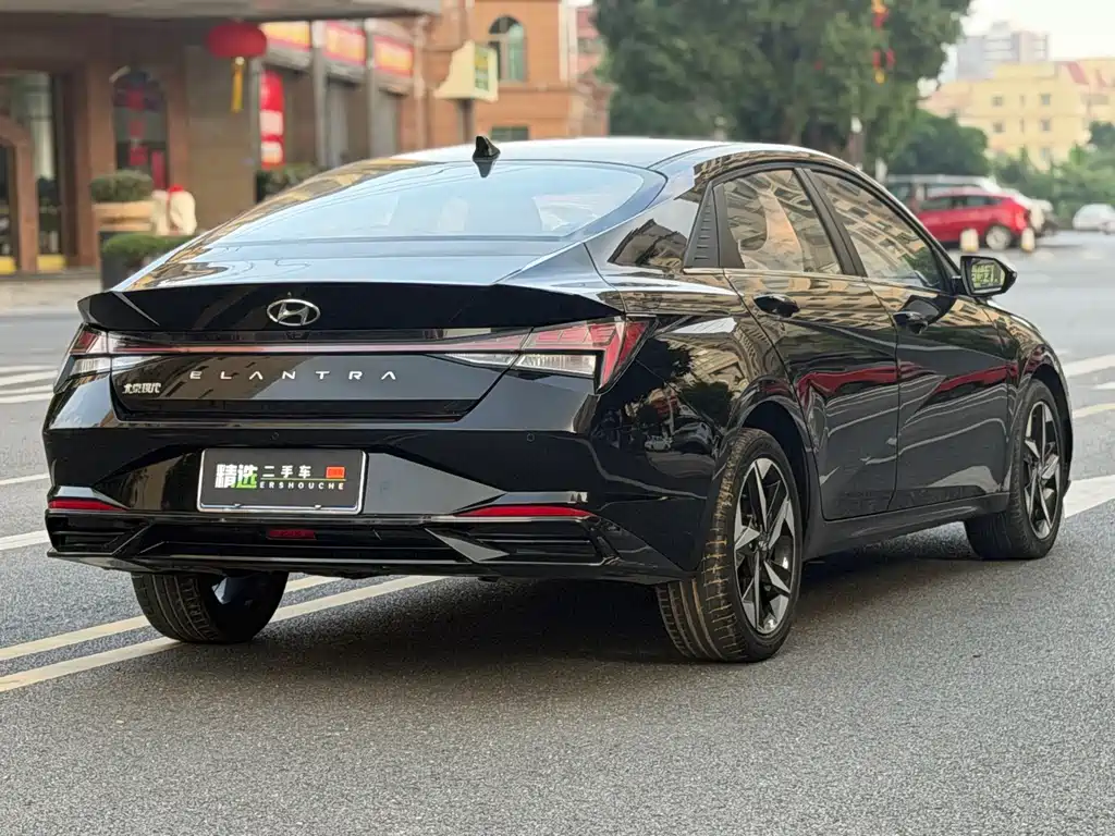 Hyundai Elantra — фото 13
