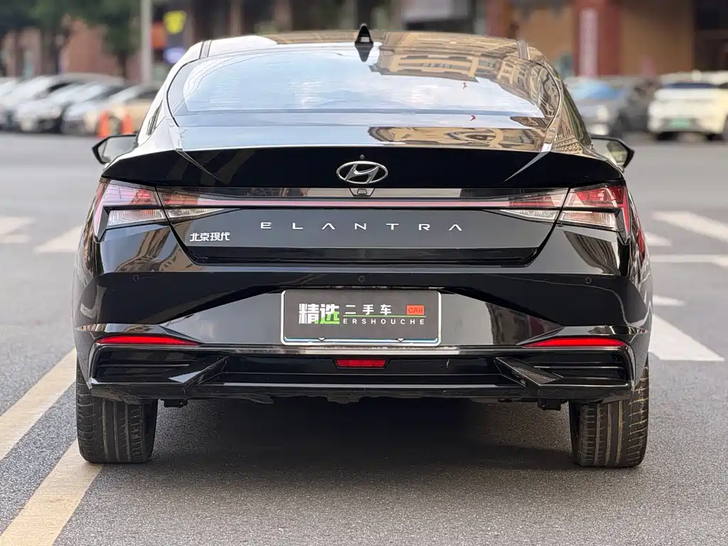 Hyundai Elantra — фото 14