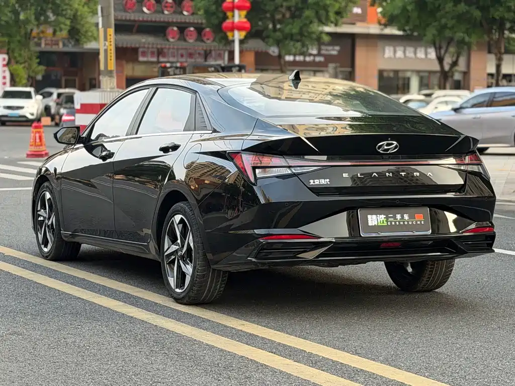Hyundai Elantra — фото 15