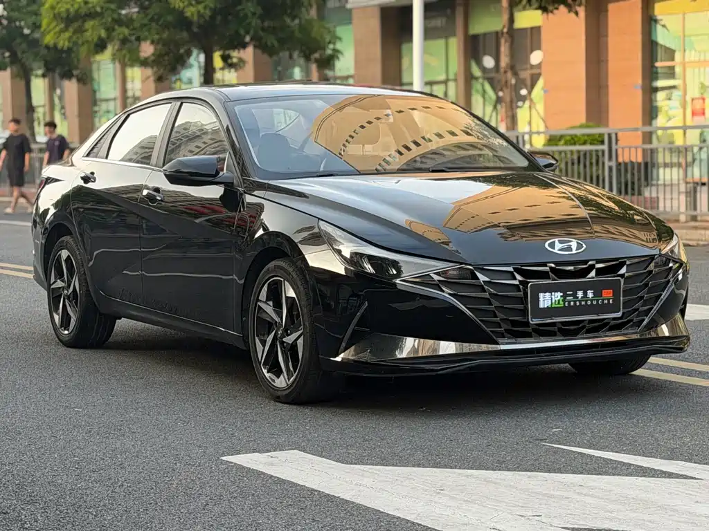 Hyundai Elantra — фото 3