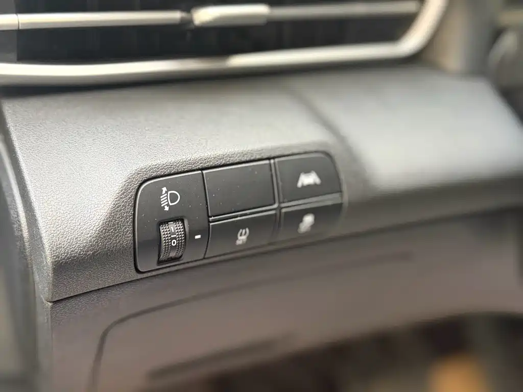 Hyundai Elantra — фото 10