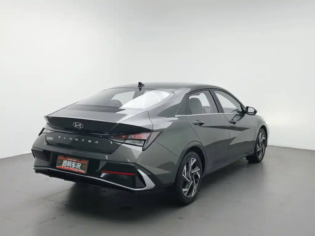 Hyundai Elantra — фото 2
