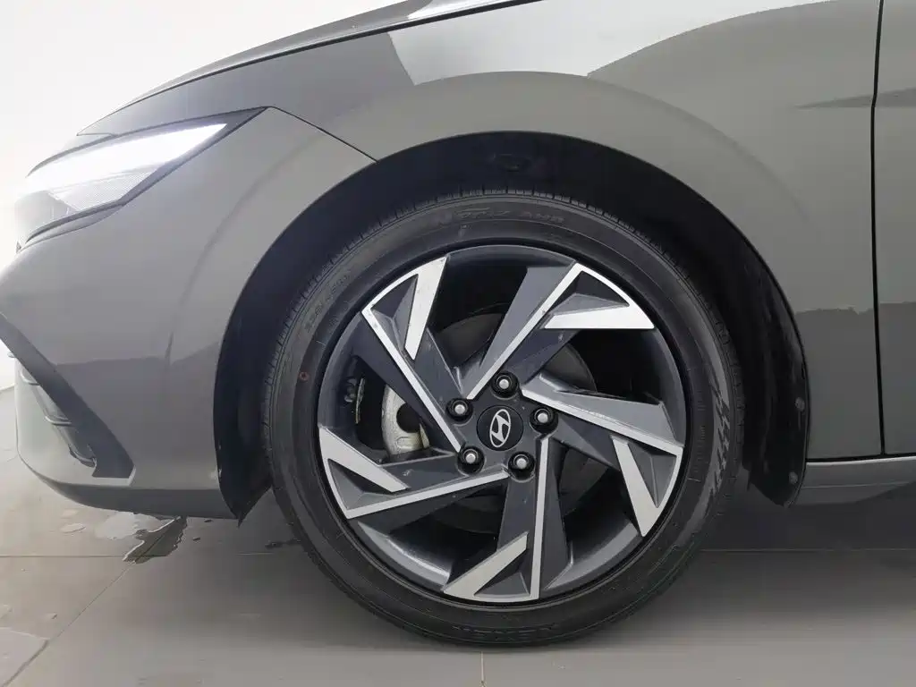 Hyundai Elantra — фото 17