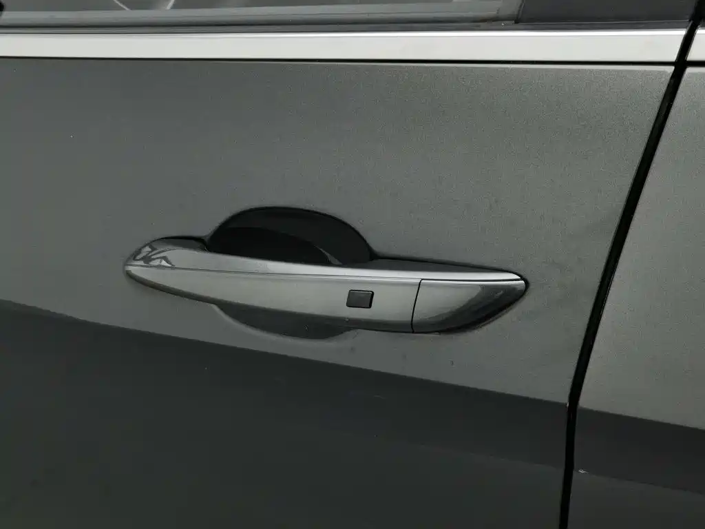 Hyundai Elantra — фото 18