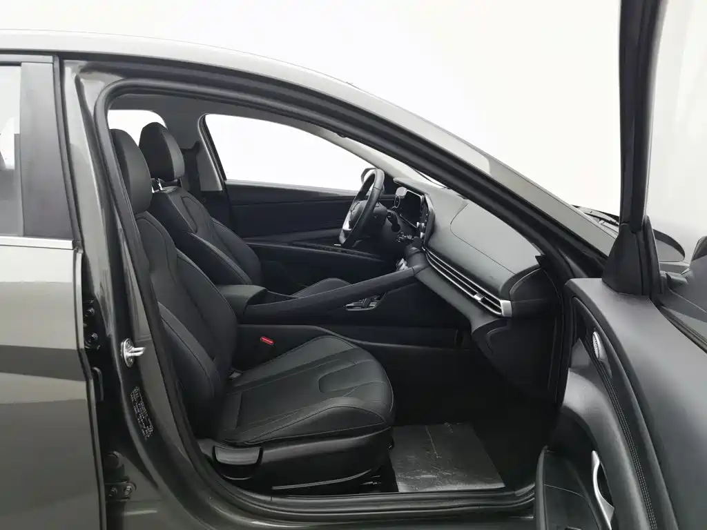 Hyundai Elantra — фото 23