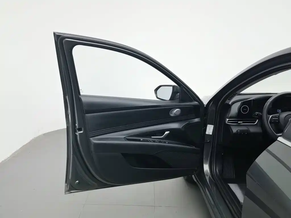 Hyundai Elantra — фото 8