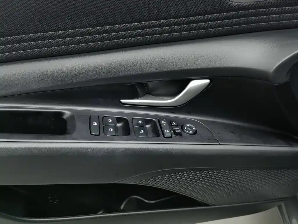 Hyundai Elantra — фото 9