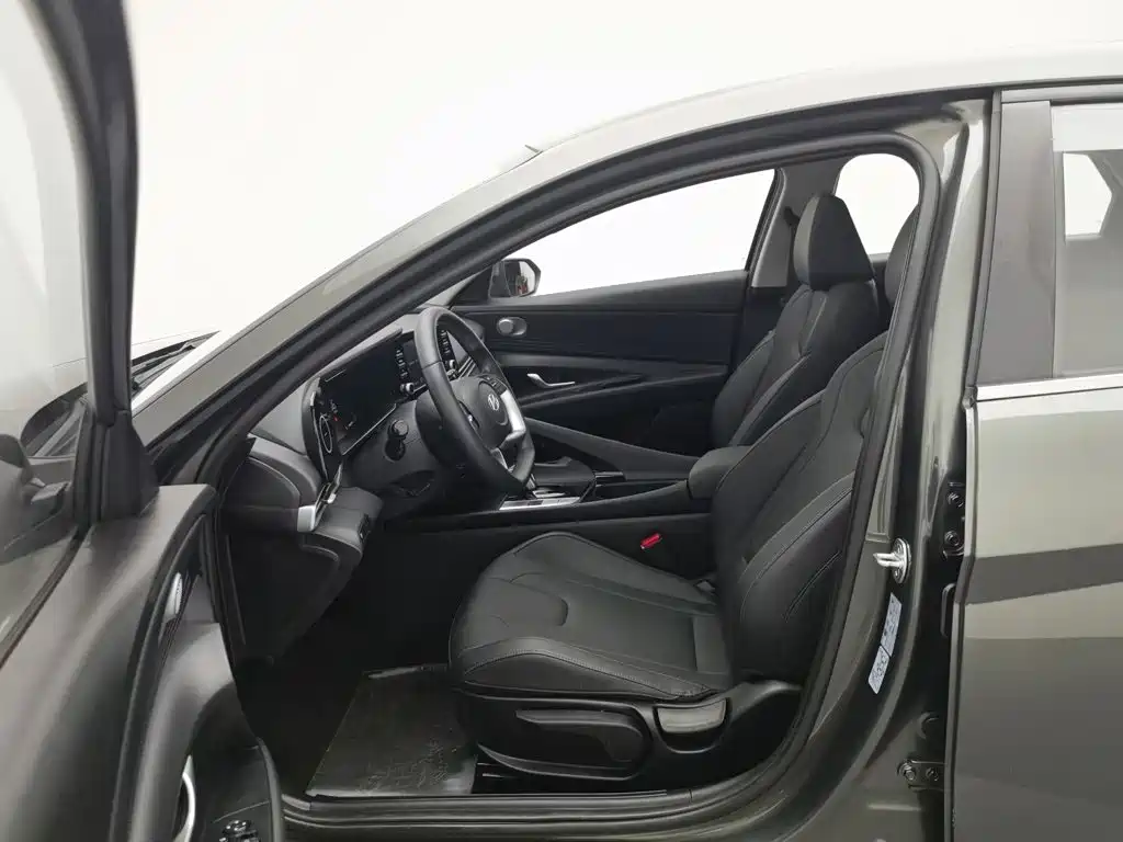 Hyundai Elantra — фото 10