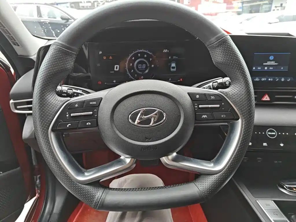 Hyundai Elantra — фото 11