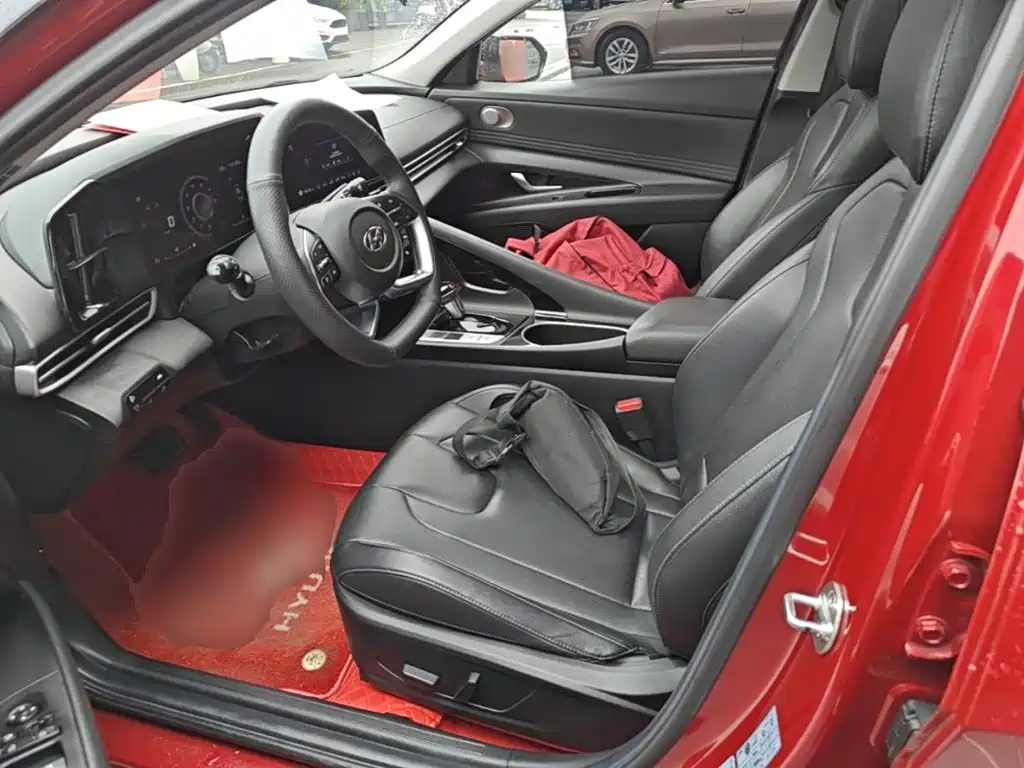 Hyundai Elantra — фото 15