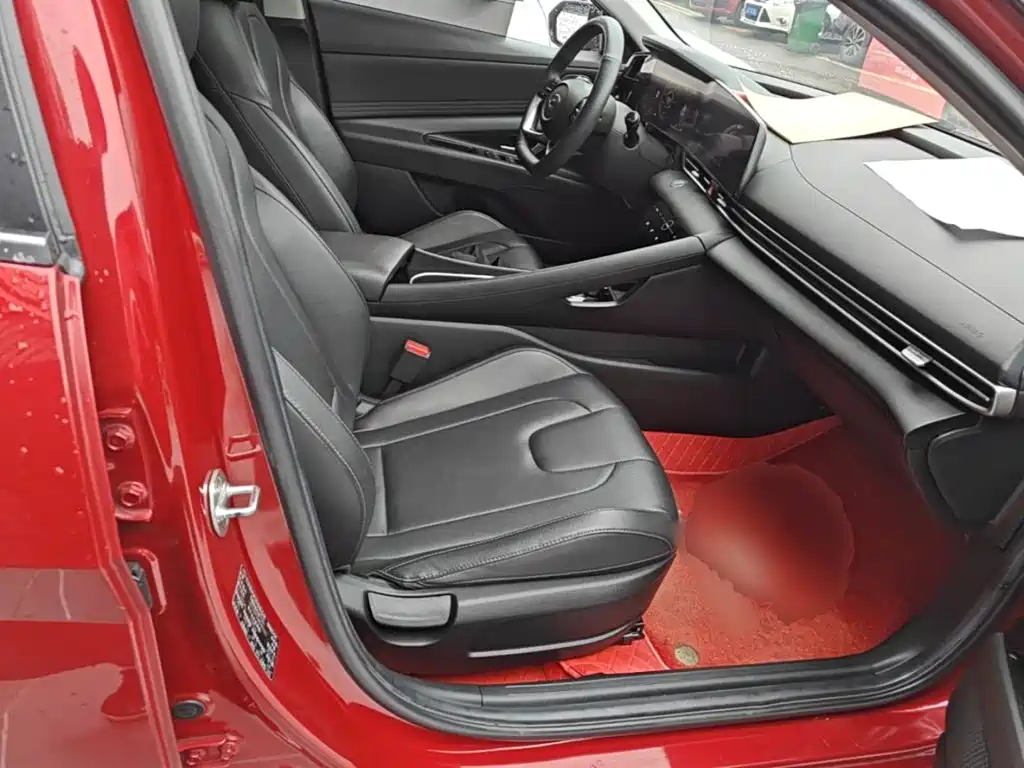 Hyundai Elantra — фото 25