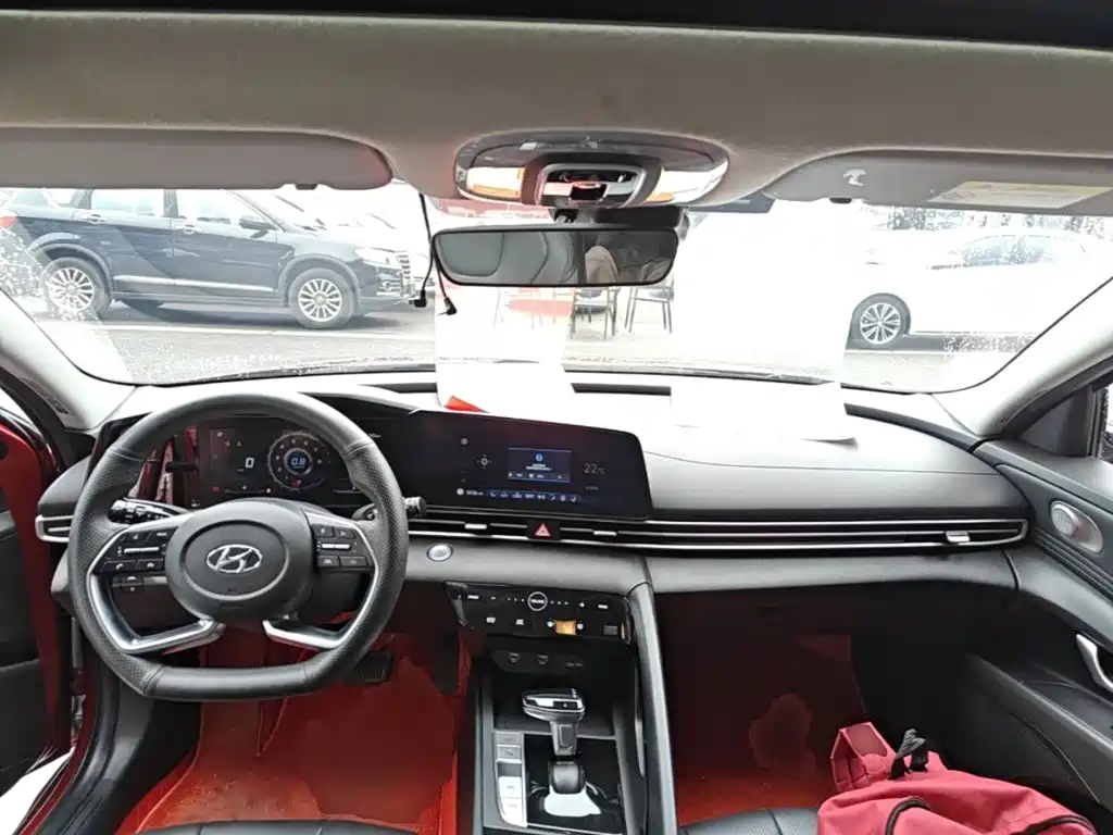 Hyundai Elantra — фото 10