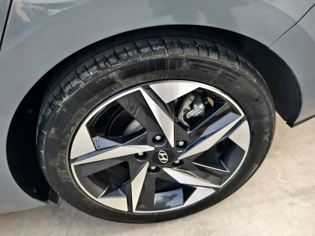 Hyundai Elantra — фото 11