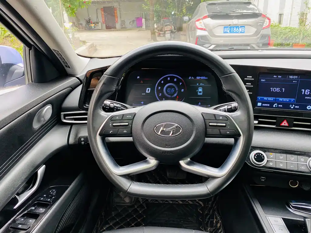 Hyundai Elantra — фото 14
