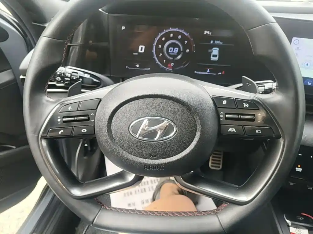 Hyundai Elantra — фото 11
