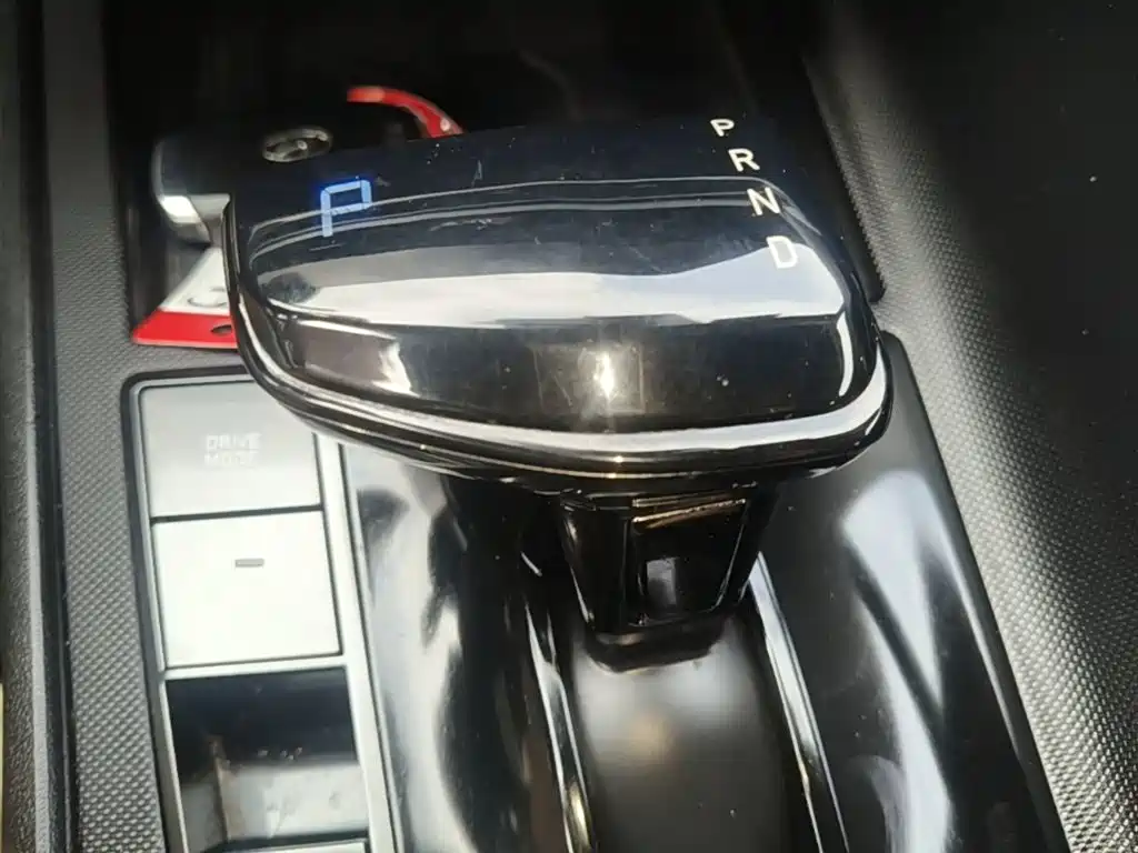Hyundai Elantra — фото 14