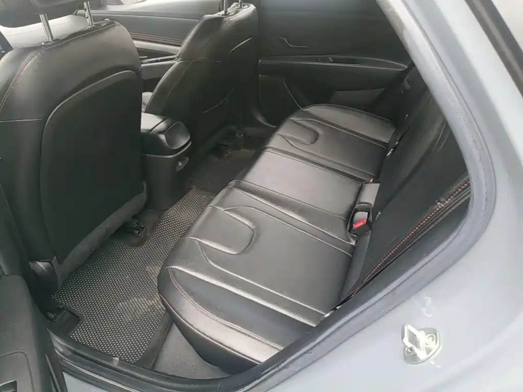 Hyundai Elantra — фото 17