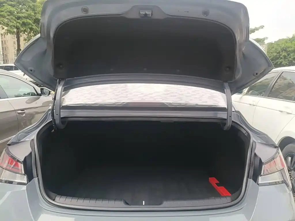 Hyundai Elantra — фото 19