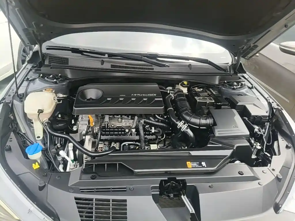 Hyundai Elantra — фото 20