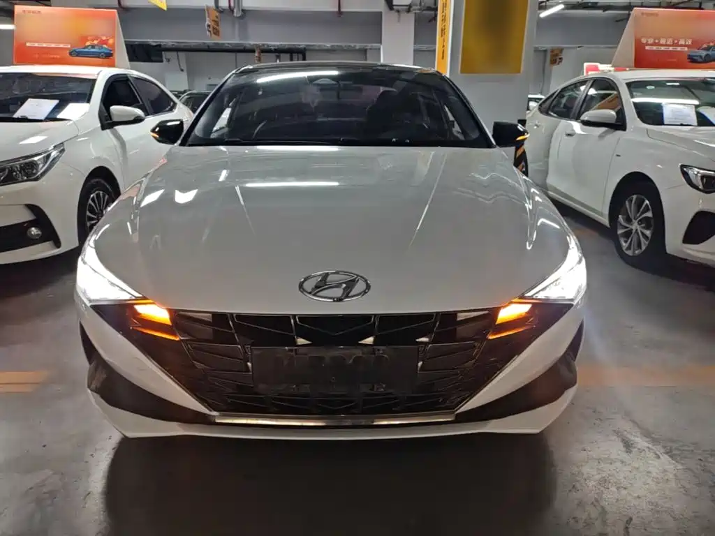 Hyundai Elantra — фото 3