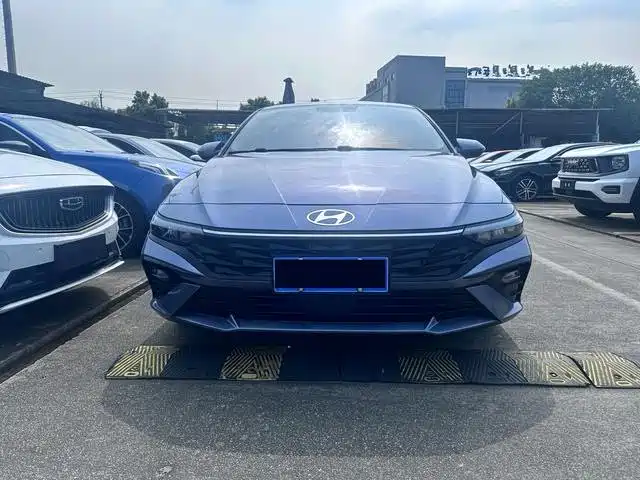 Hyundai Elantra — фото 2