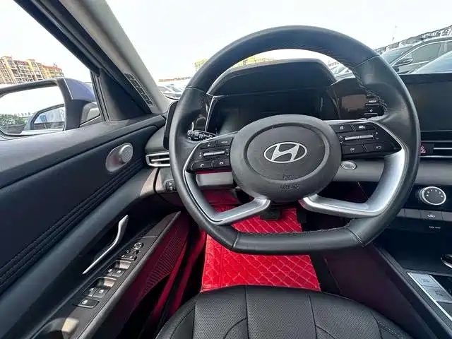 Hyundai Elantra — фото 11