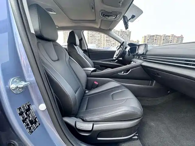 Hyundai Elantra — фото 13