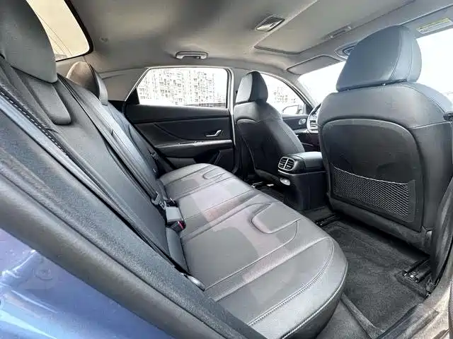 Hyundai Elantra — фото 15
