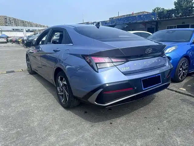 Hyundai Elantra — фото 3