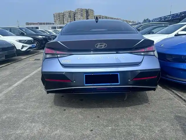 Hyundai Elantra — фото 4