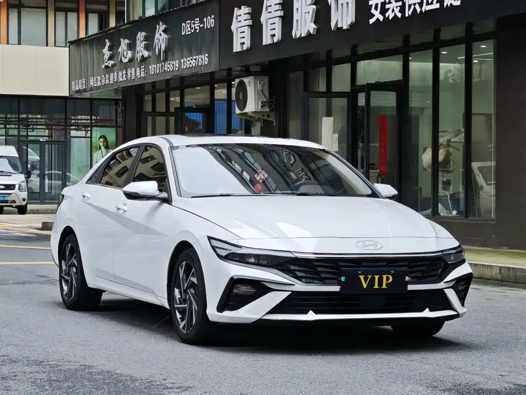 Hyundai Elantra — фото 3