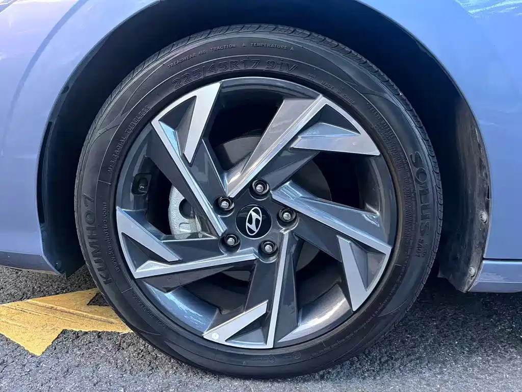 Hyundai Elantra — фото 15