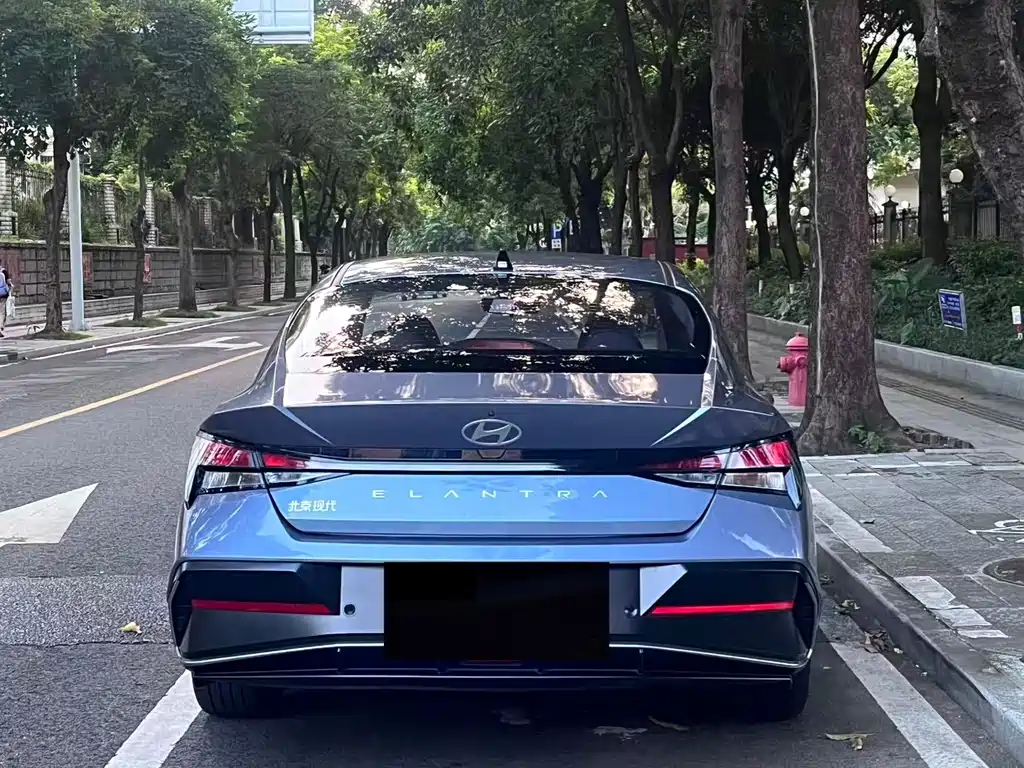 Hyundai Elantra — фото 18