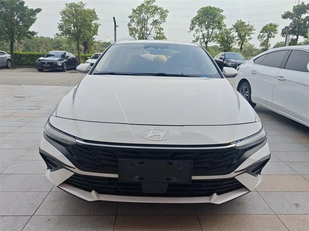 Hyundai Elantra — фото 3