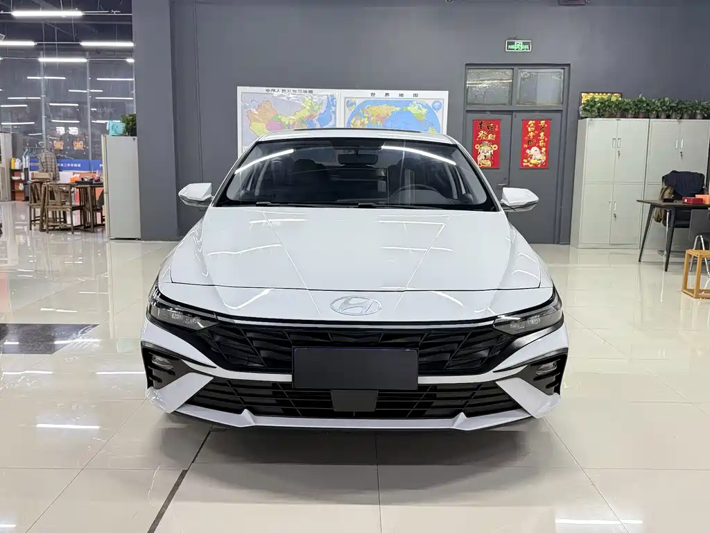 Hyundai Elantra — фото 2